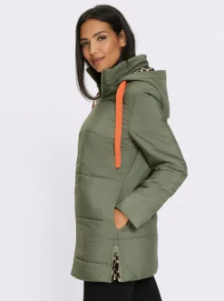 Steppjacke mit Futter im Leo-Dessin