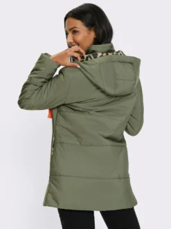 Steppjacke mit Futter im Leo-Dessin
