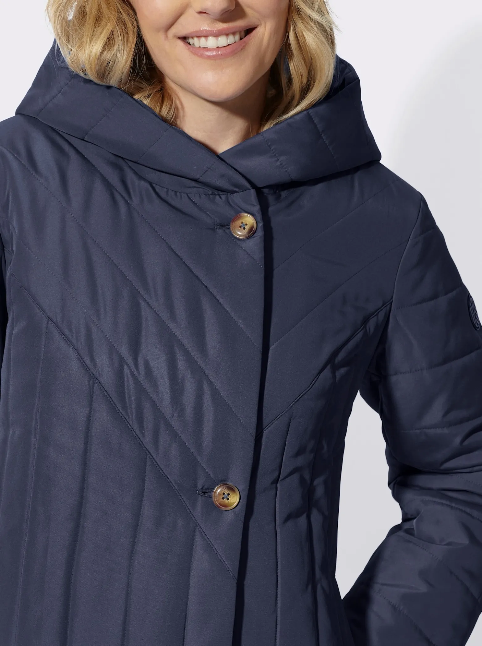 Steppjacke mit Kapuzenkragen