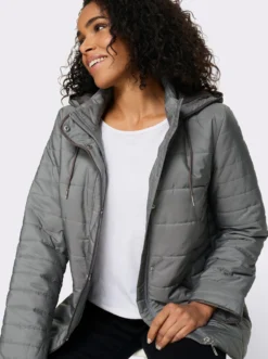 Steppjacke mit Kapuze und Stehkragen