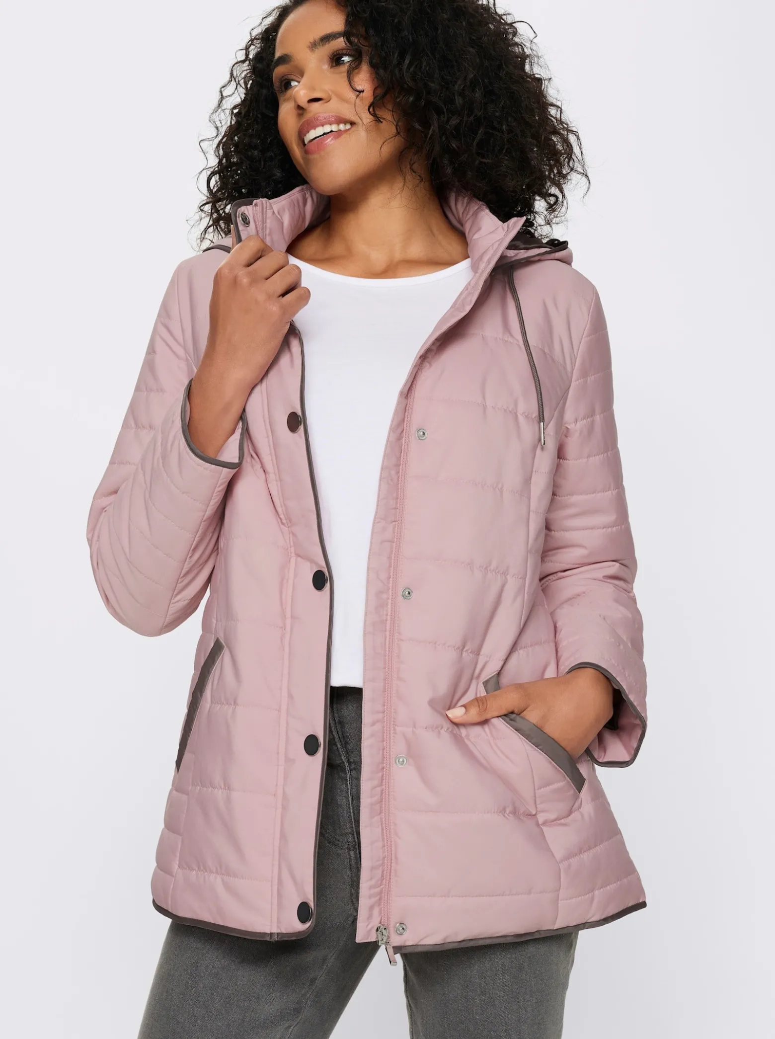 Steppjacke mit Kapuze und Stehkragen