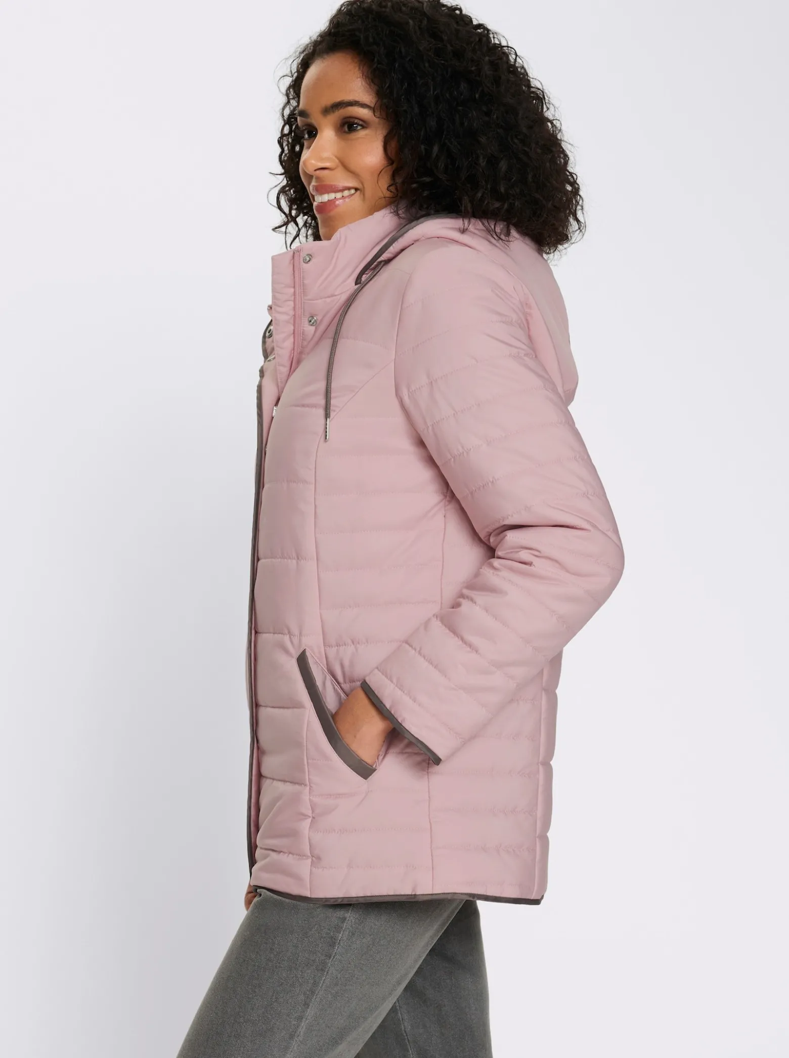 Steppjacke mit Kapuze und Stehkragen