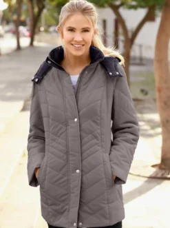Steppjacke mit Kontrastfutter