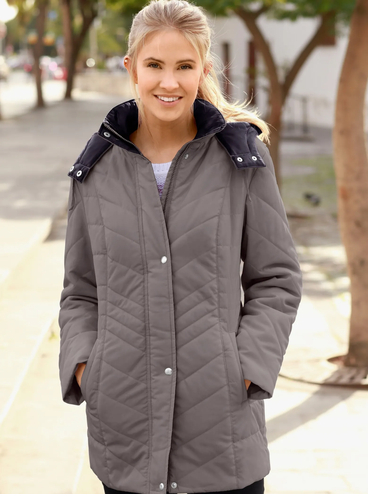 Steppjacke mit Kontrastfutter