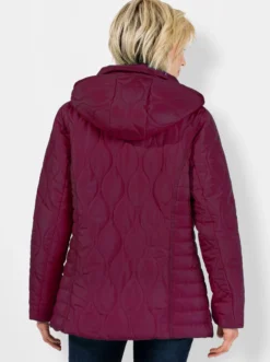 Steppjacke mit kontrastreichen Akzenten