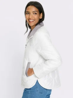 Steppjacke mit längerem Saum hinten