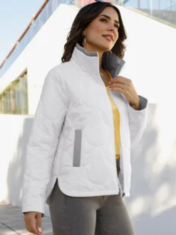 Steppjacke mit längerem Saum hinten