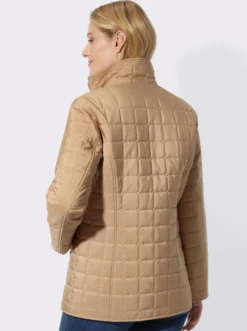Steppjacke mit quadratischem Steppmuster