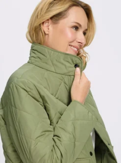 Steppjacke mit Stehkragen