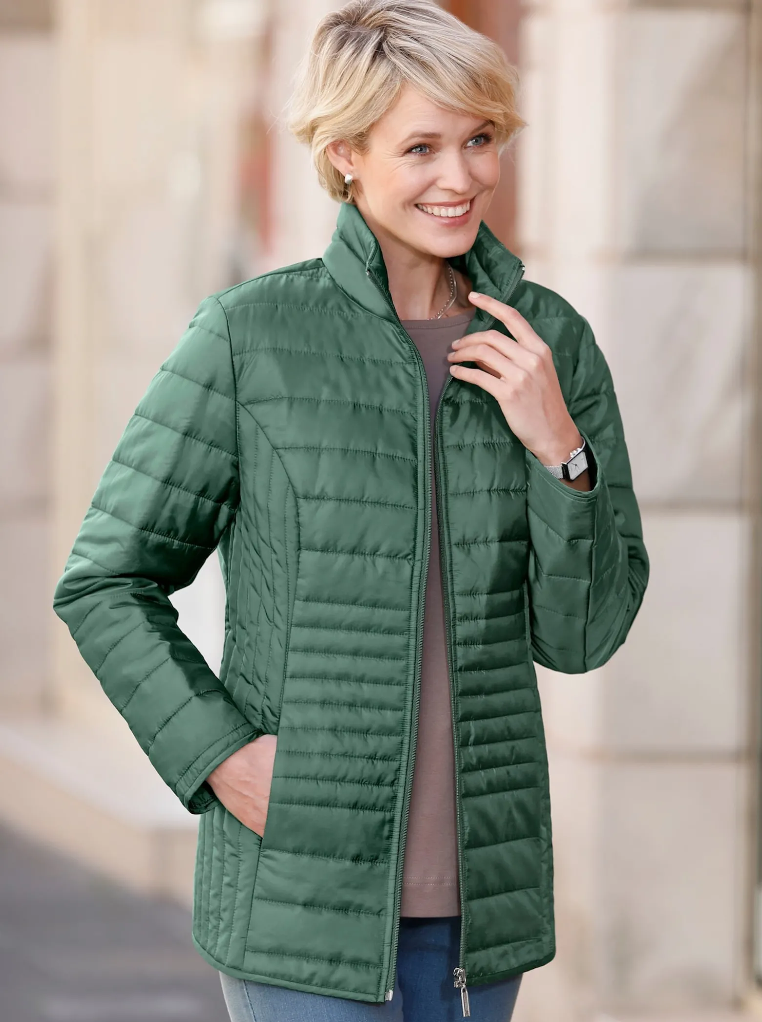 Steppjacke mit vertikalem Muster