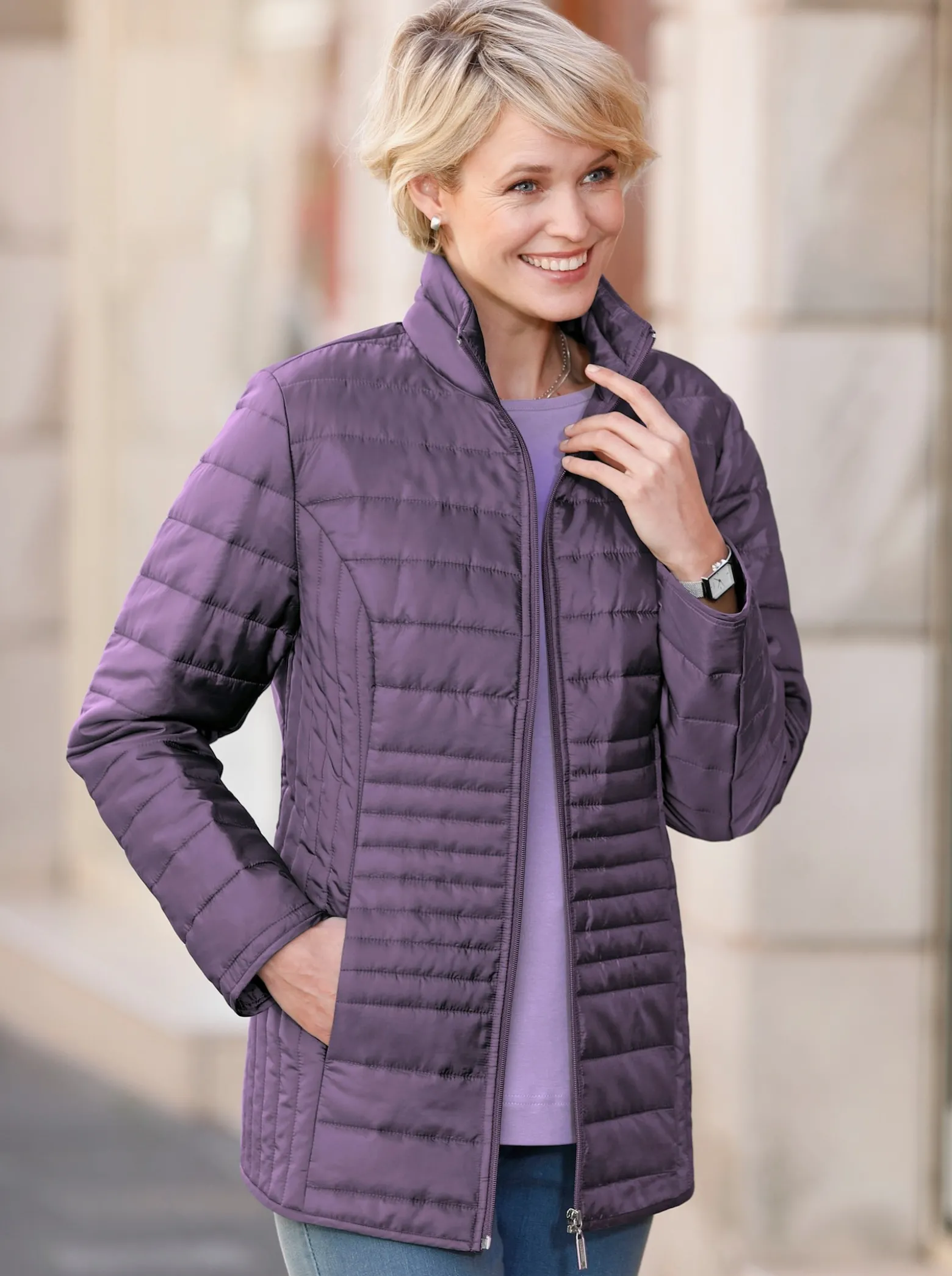 Steppjacke mit vertikalem Muster