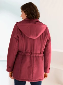 Steppjacke mit Weitenregulierung