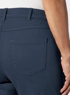 Stretch-Hose mit goldfarbenen Schmuckknöpfen