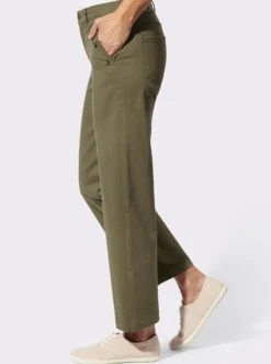 Stretch-Hose mit goldfarbenen Schmuckknöpfen