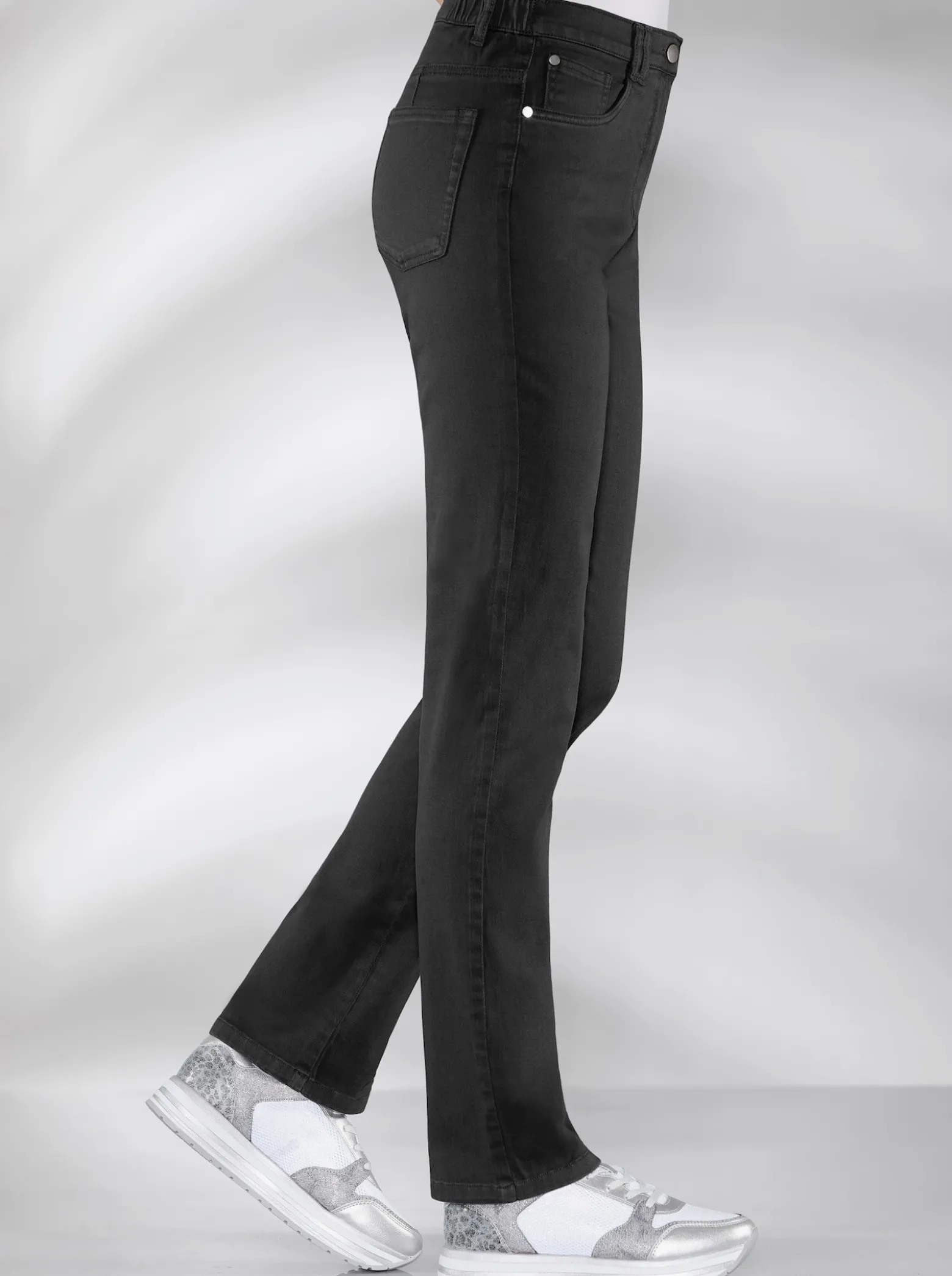 Stretch-Hose mit Nieten an den Taschen