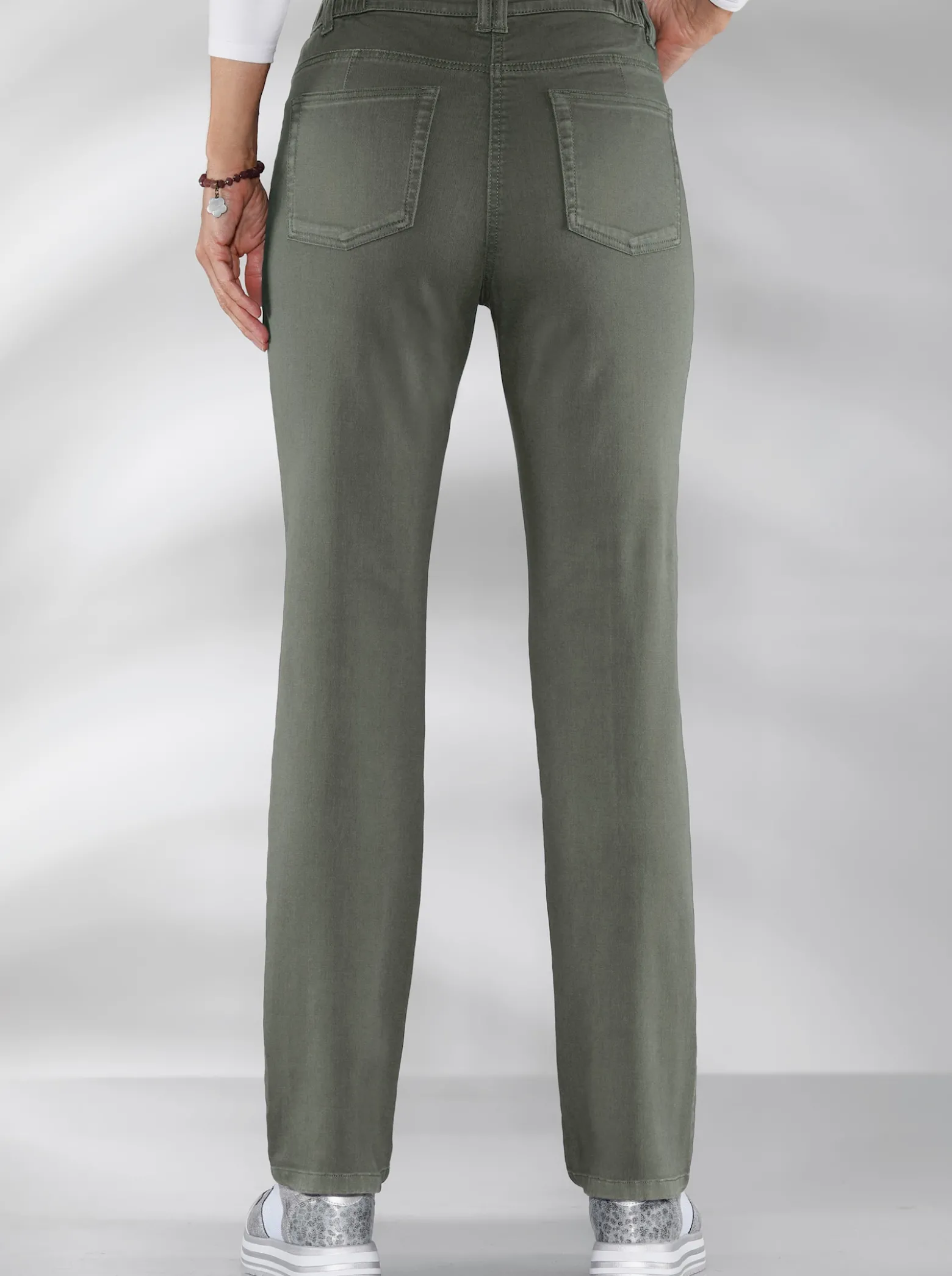 Stretch-Hose mit Nieten an den Taschen