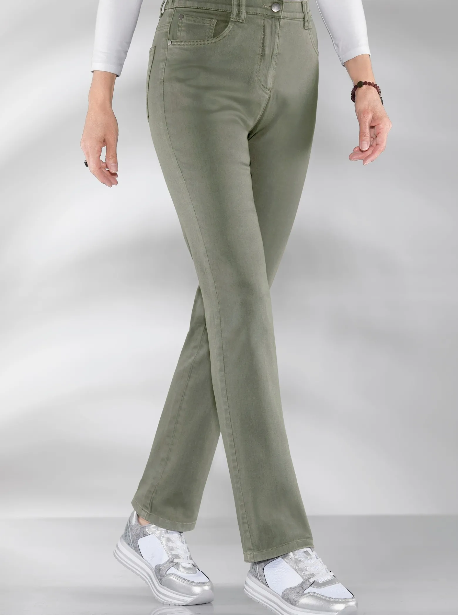 Stretch-Hose mit Nieten an den Taschen