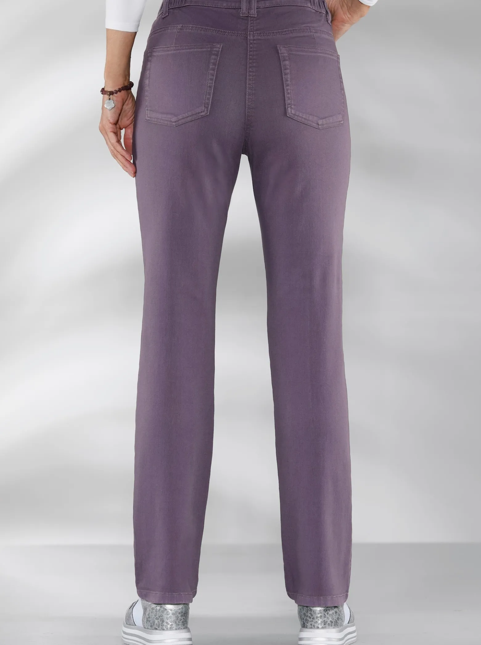Stretch-Hose mit Nieten an den Taschen