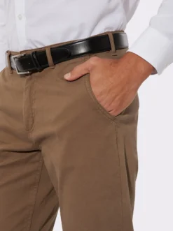 Stretch-Jeans mit knöpfbaren Gesäßtaschen