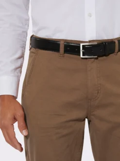 Stretch-Jeans mit knöpfbaren Gesäßtaschen