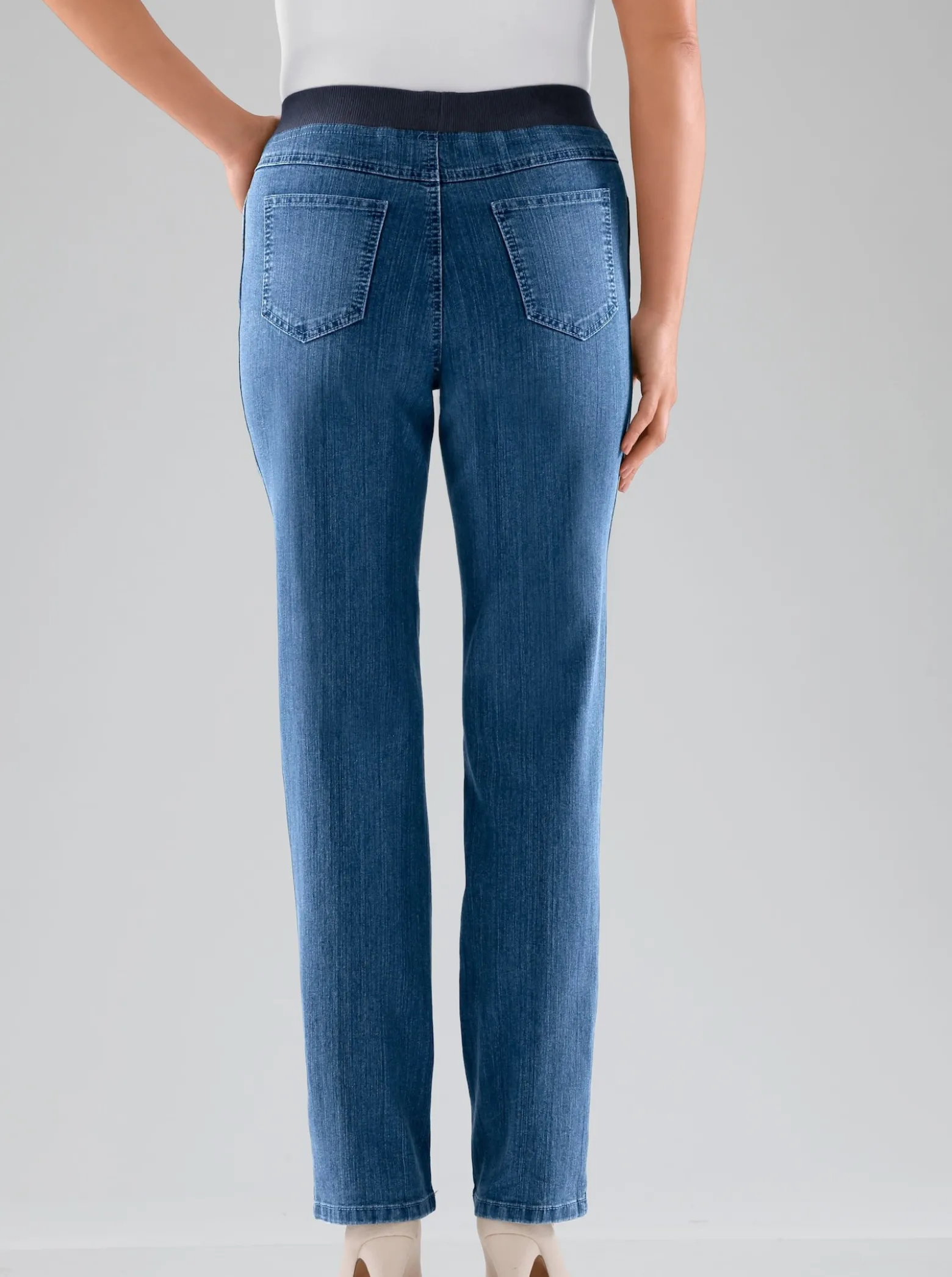 Stretch-Jeans mit Rundum-Dehnbund