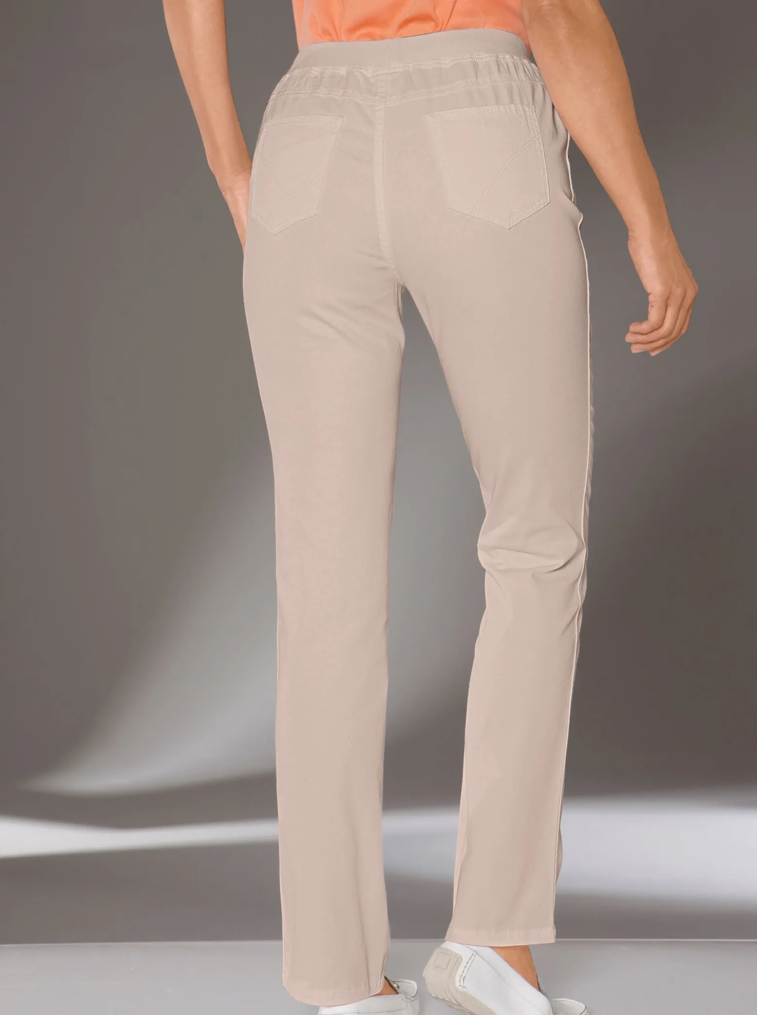 Stretch-Jeans mit Rundum-Dehnbund