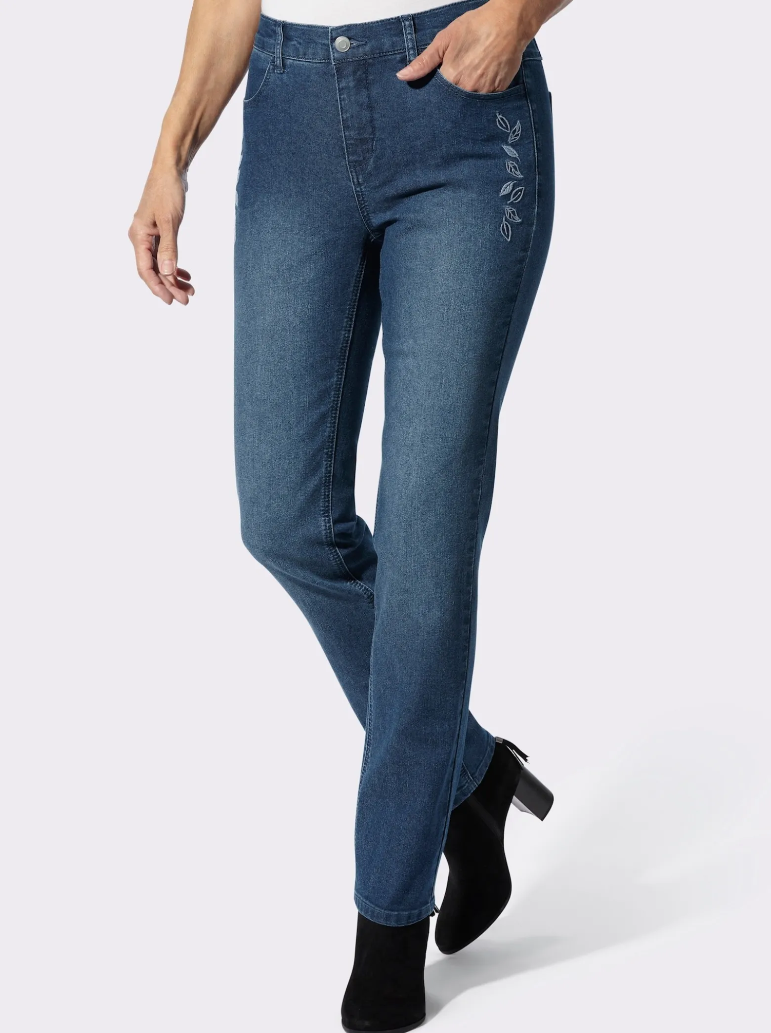 Stretch-Jeans mit ton-in-ton-farbener Stickerei