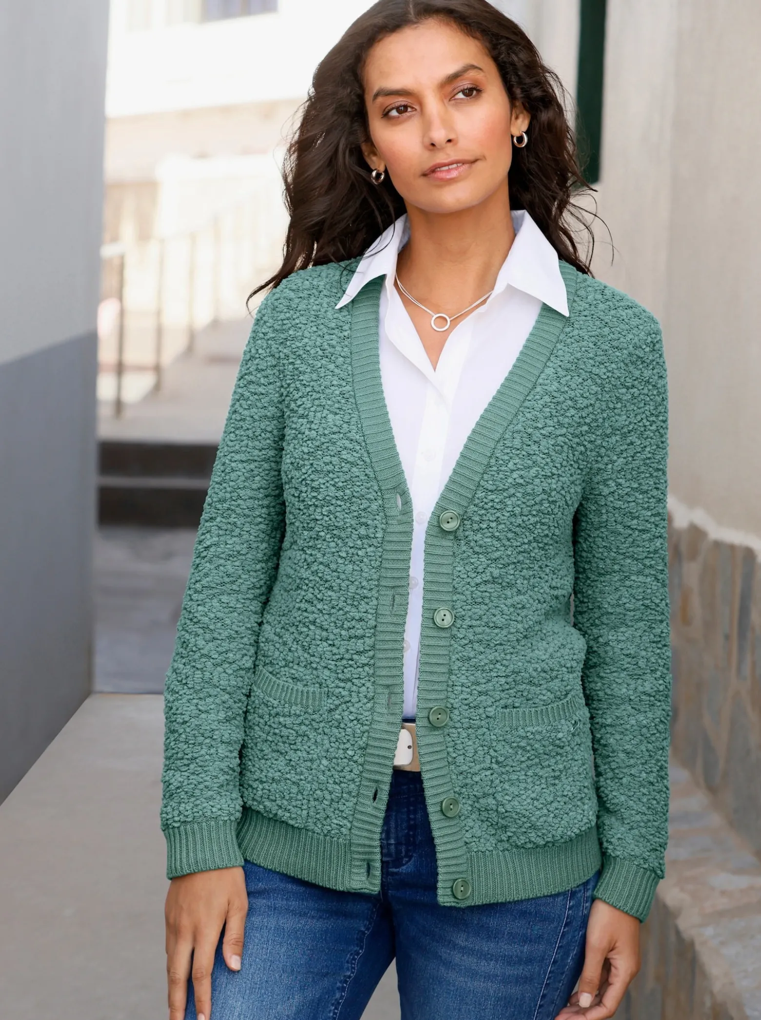 Strickjacke aus Popcorn-Garn
