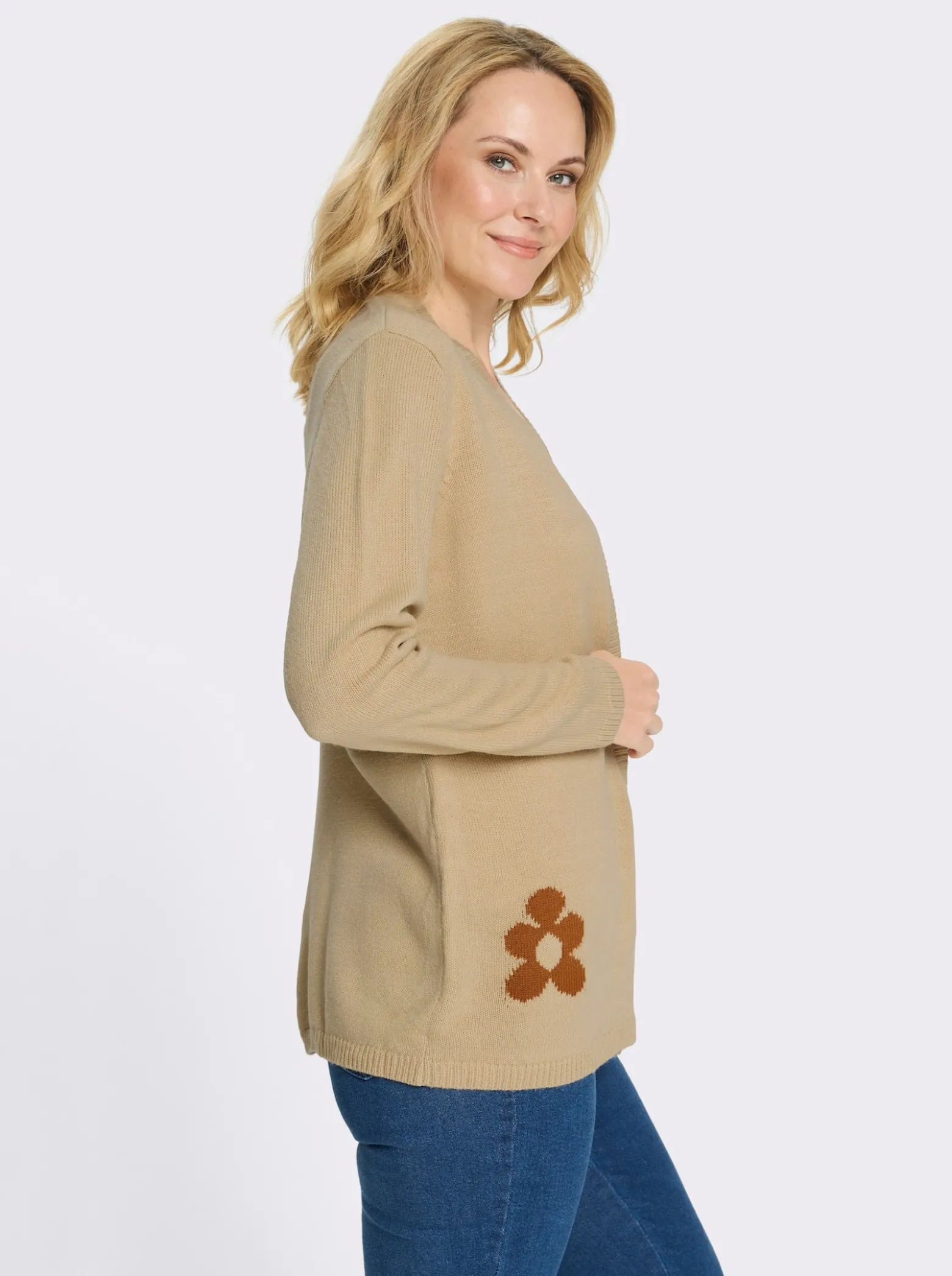 Strickjacke im floralen Dessin