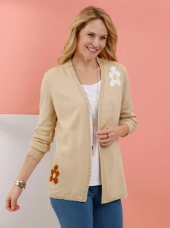 Strickjacke im floralen Dessin
