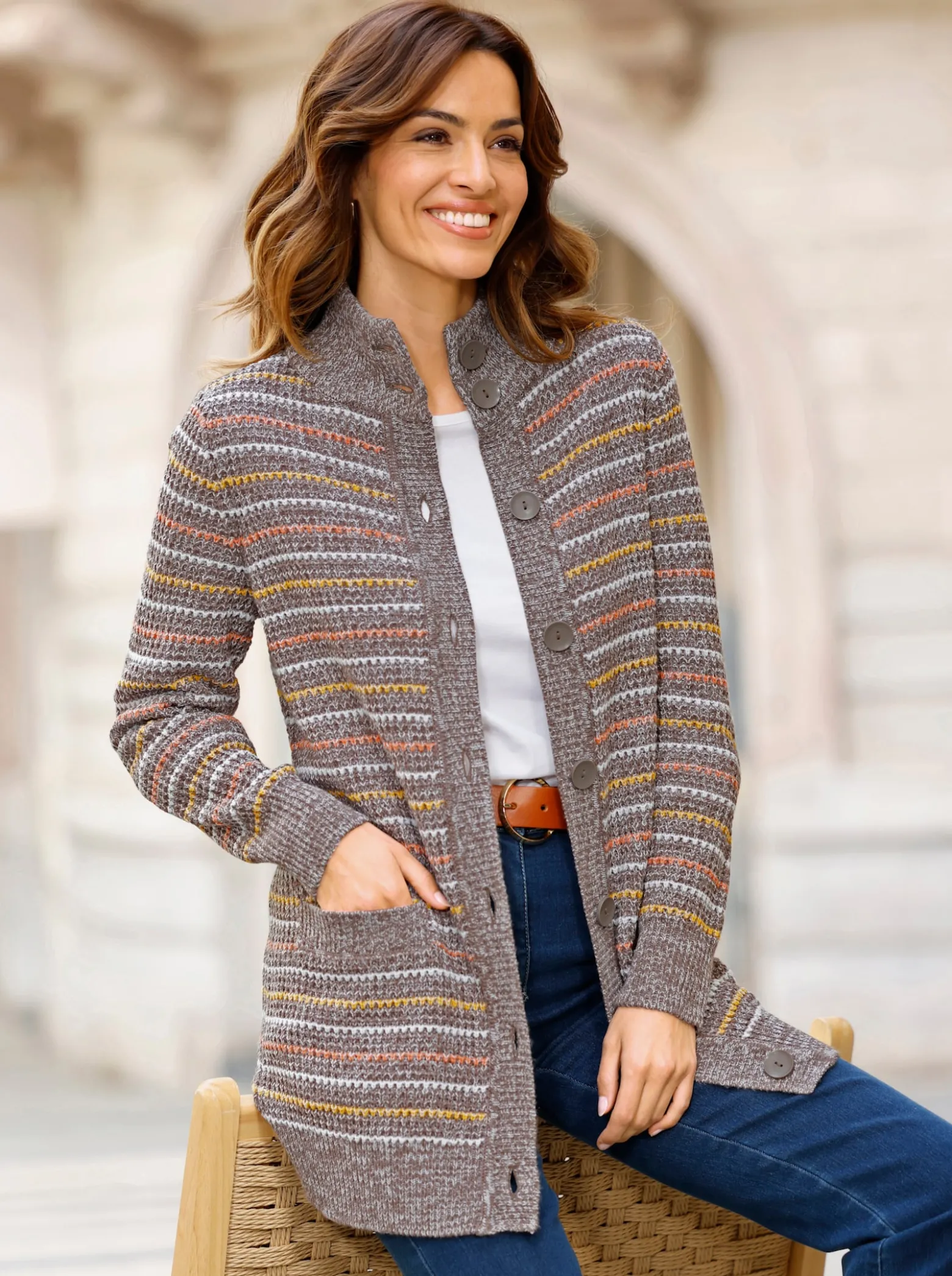 Strickjacke im Streifenmuster