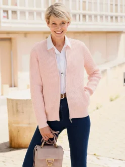 Strickjacke in Ripp-Optik, pflegeleicht
