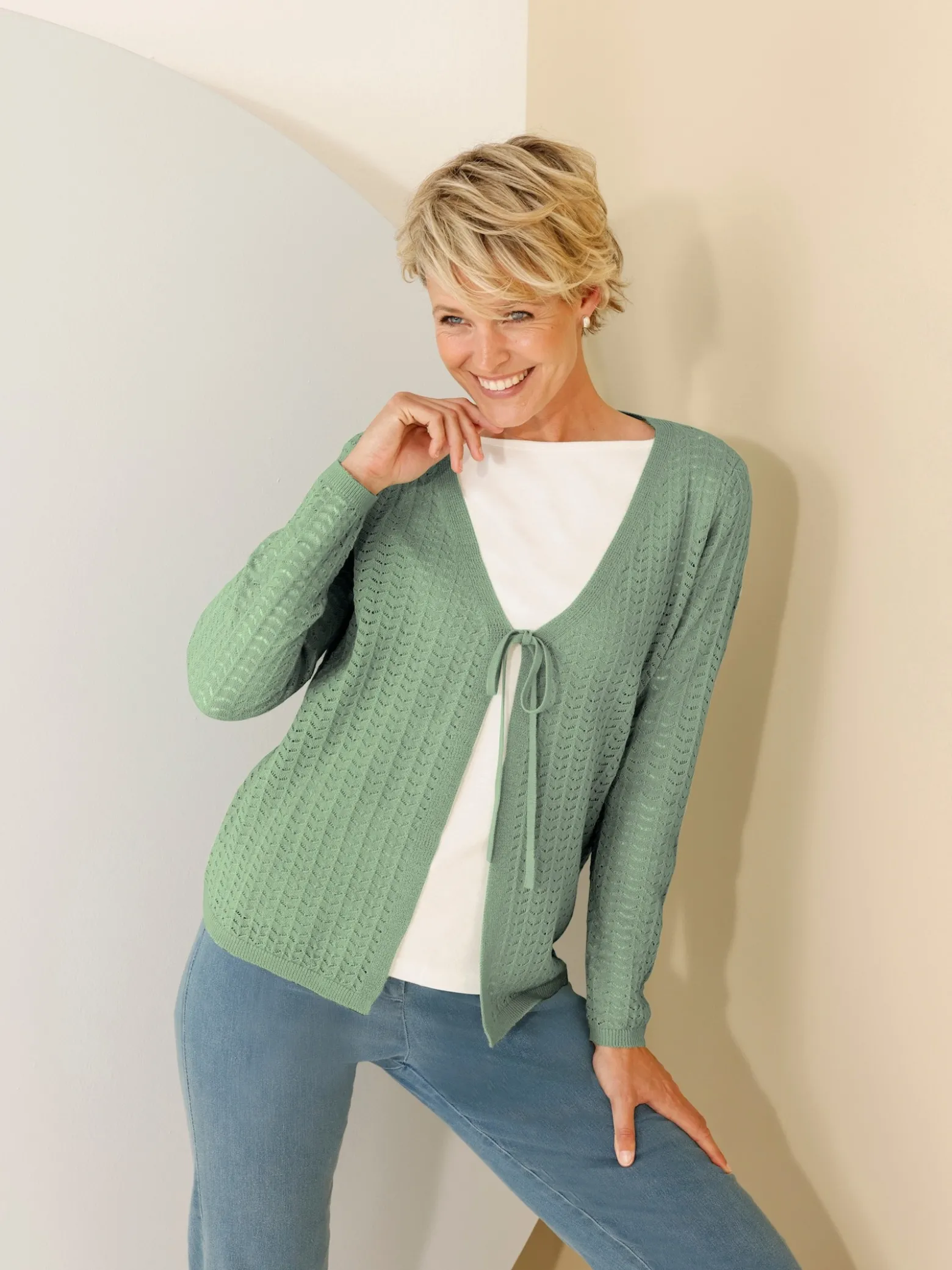 Strickjacke mit Ajour-Muster