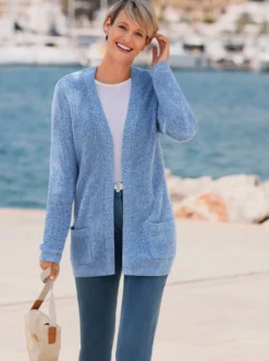 Strickjacke mit aufgesetzten Taschen