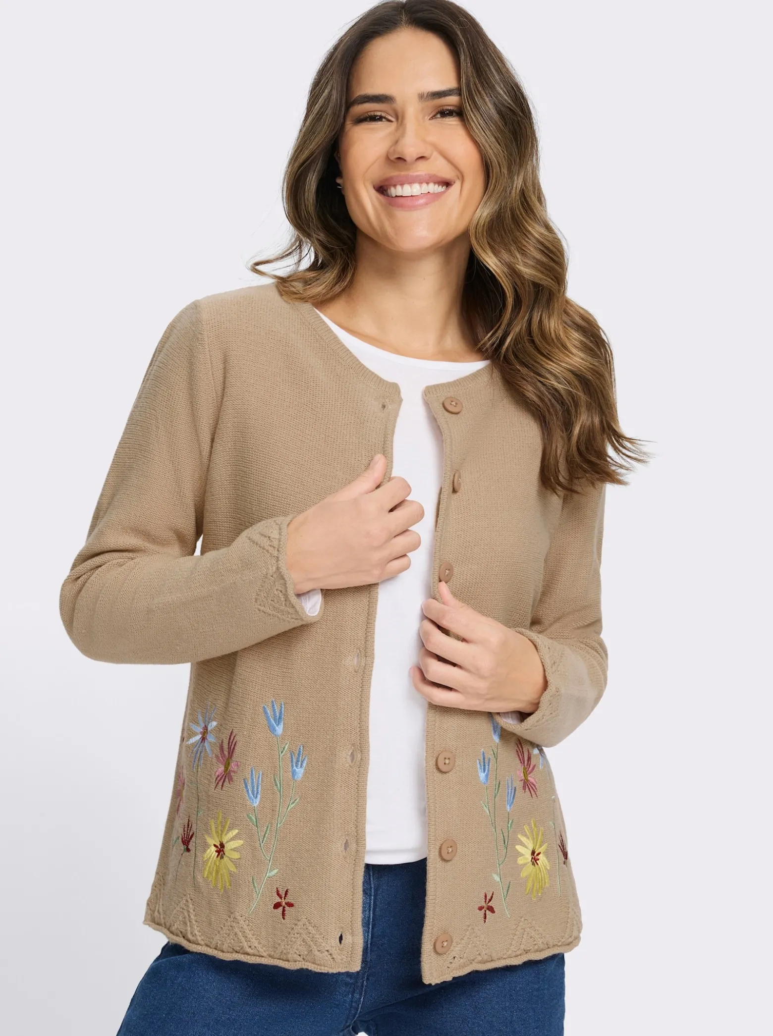 Strickjacke mit Blütenstickerei
