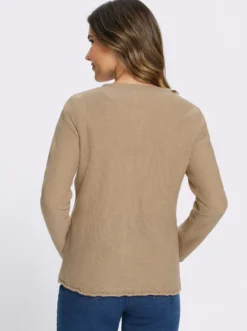 Strickjacke mit Blütenstickerei