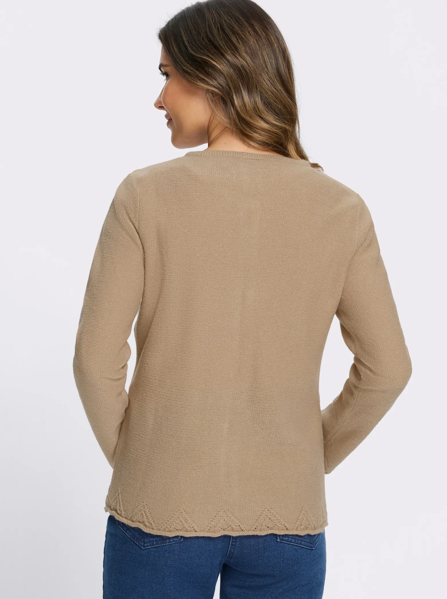 Strickjacke mit Blütenstickerei