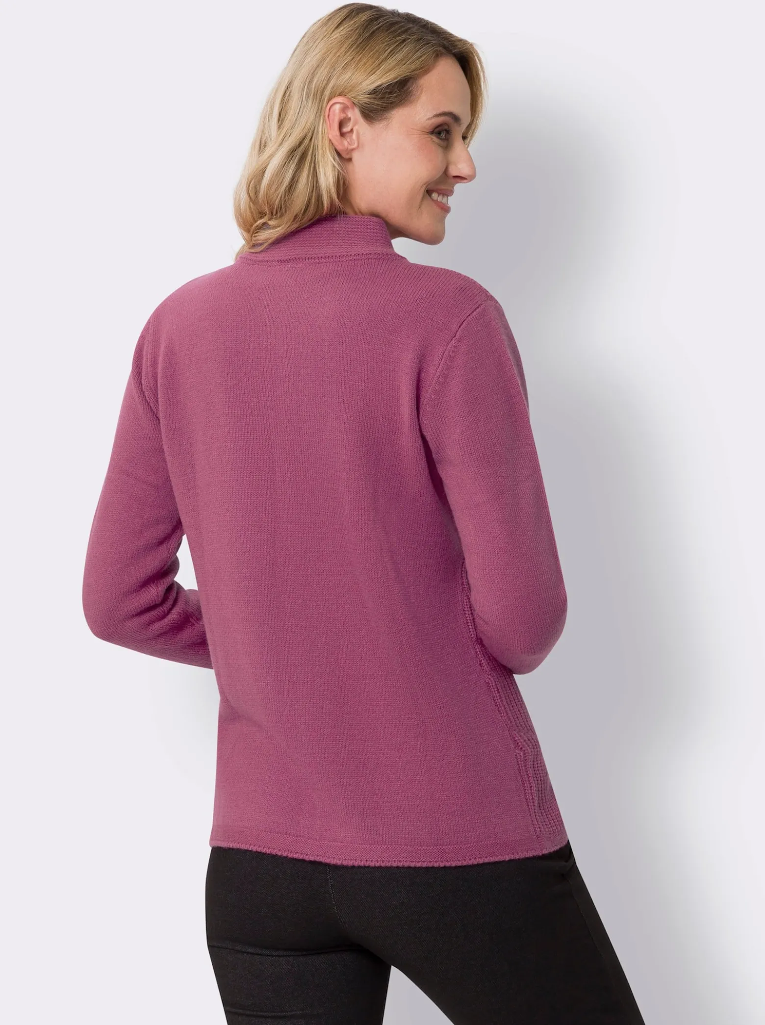 Strickjacke mit Diagonalstreifen