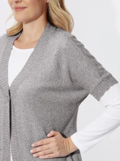 Strickjacke mit Fledermaus-Ärmeln