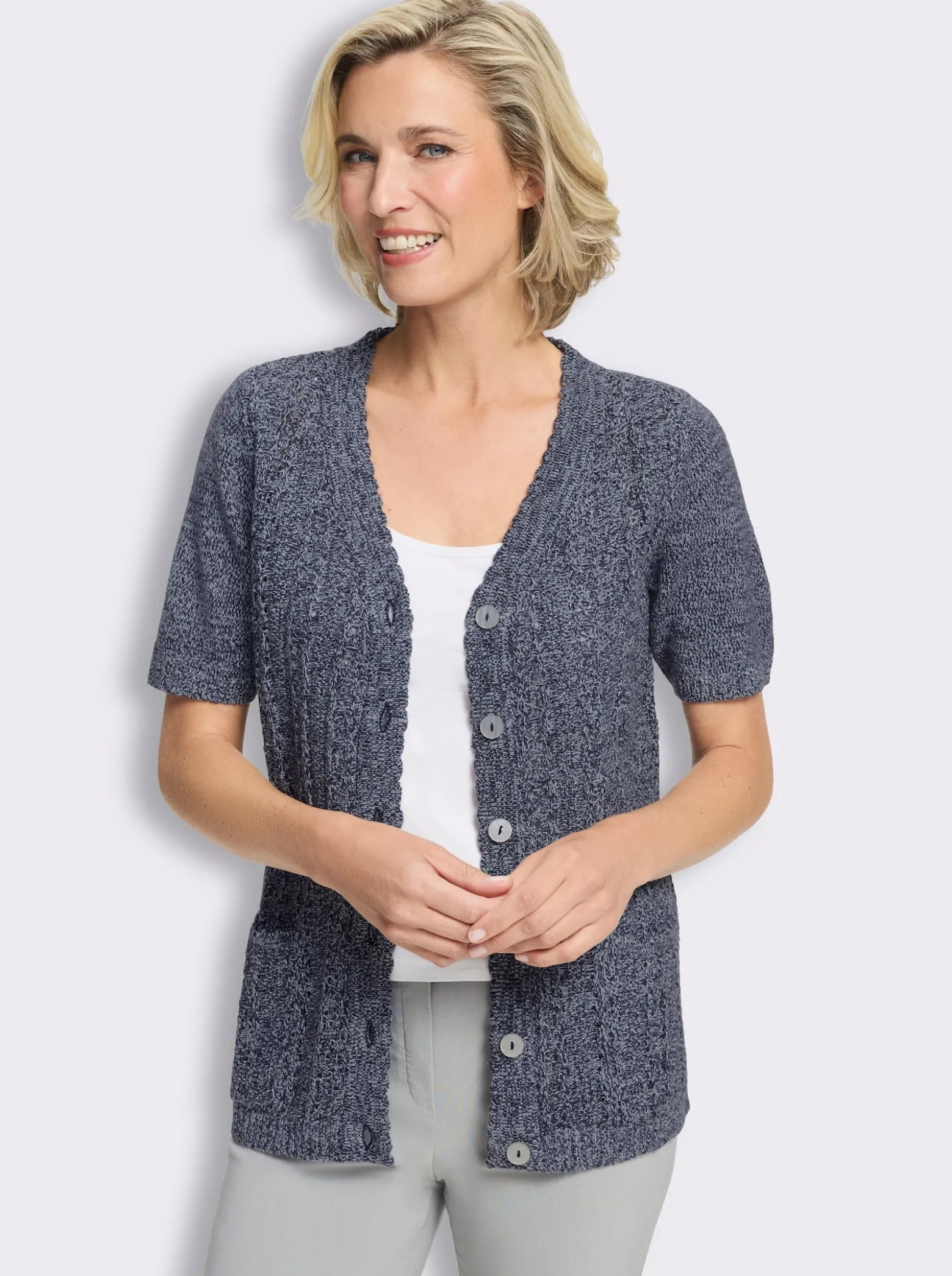 Strickjacke mit gebogten Kanten