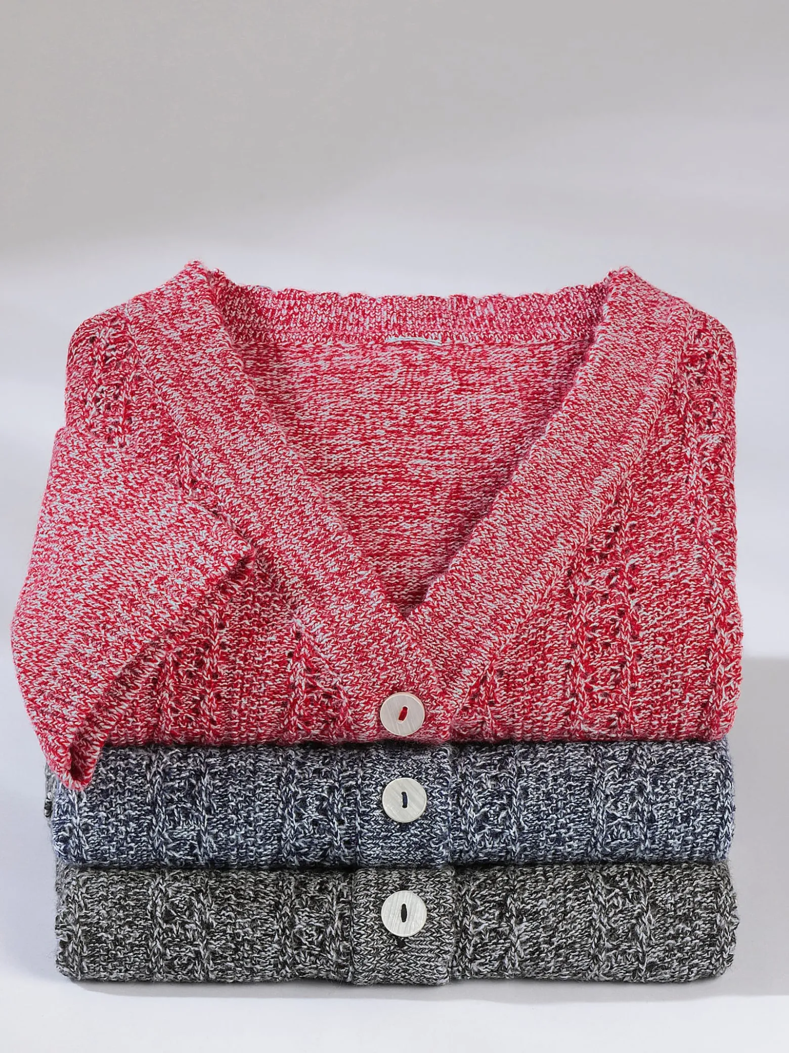 Strickjacke mit gebogten Kanten