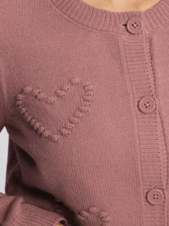 Strickjacke mit herzförmigem Strickmotiv