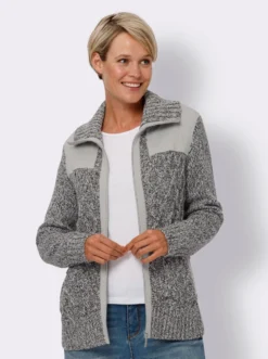 Strickjacke mit kontrastfarbigen Einsätzen
