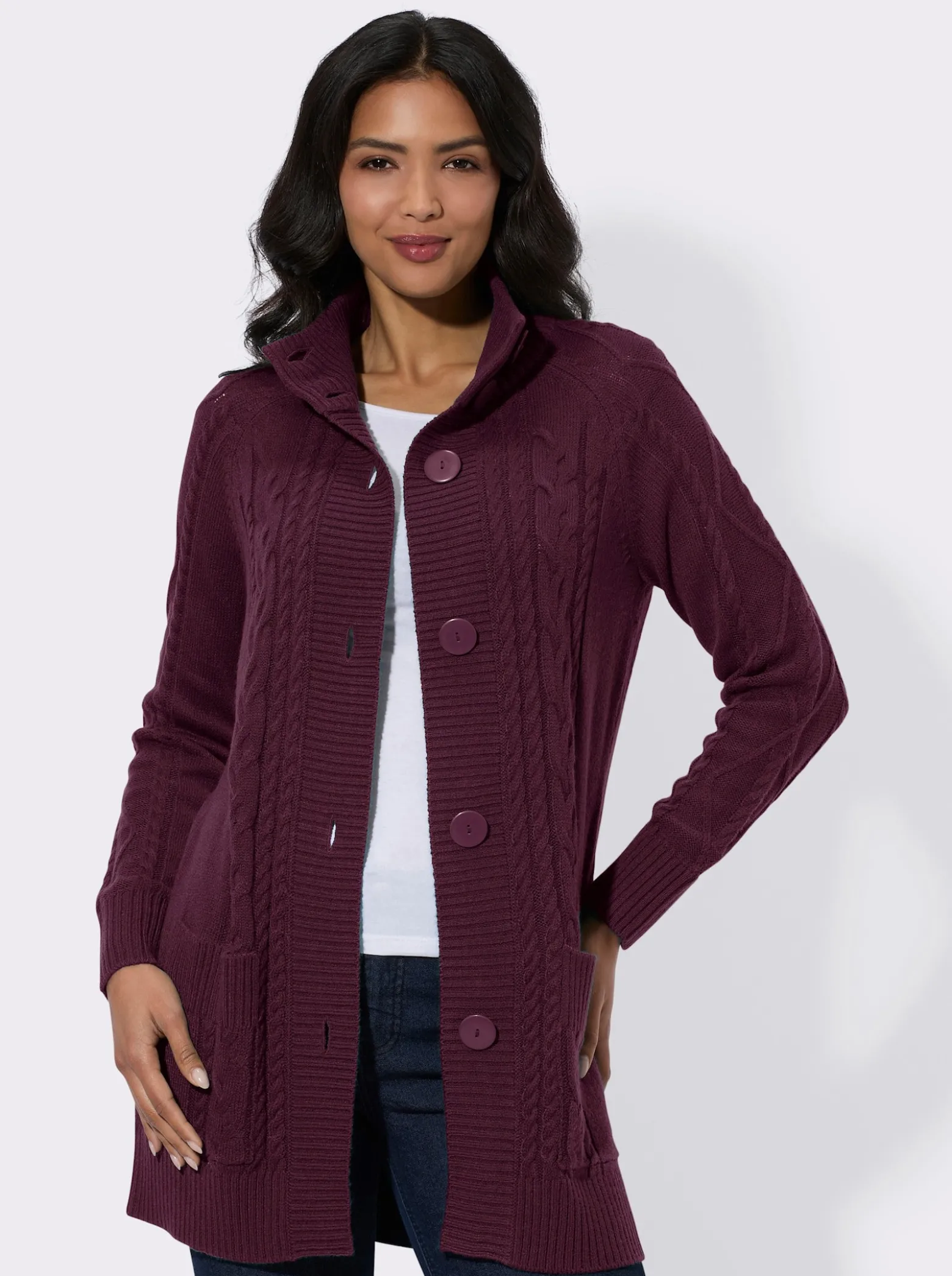 Strickjacke mit Links- und Zopf-Strickmuster