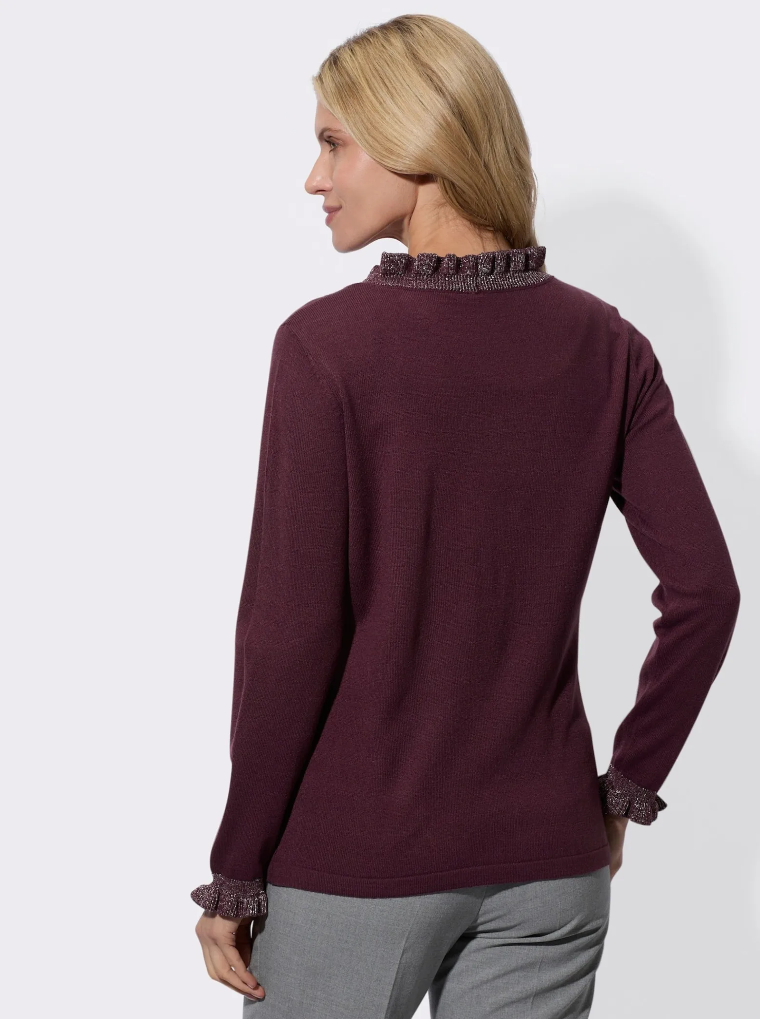 Strickjacke mit Rüschen