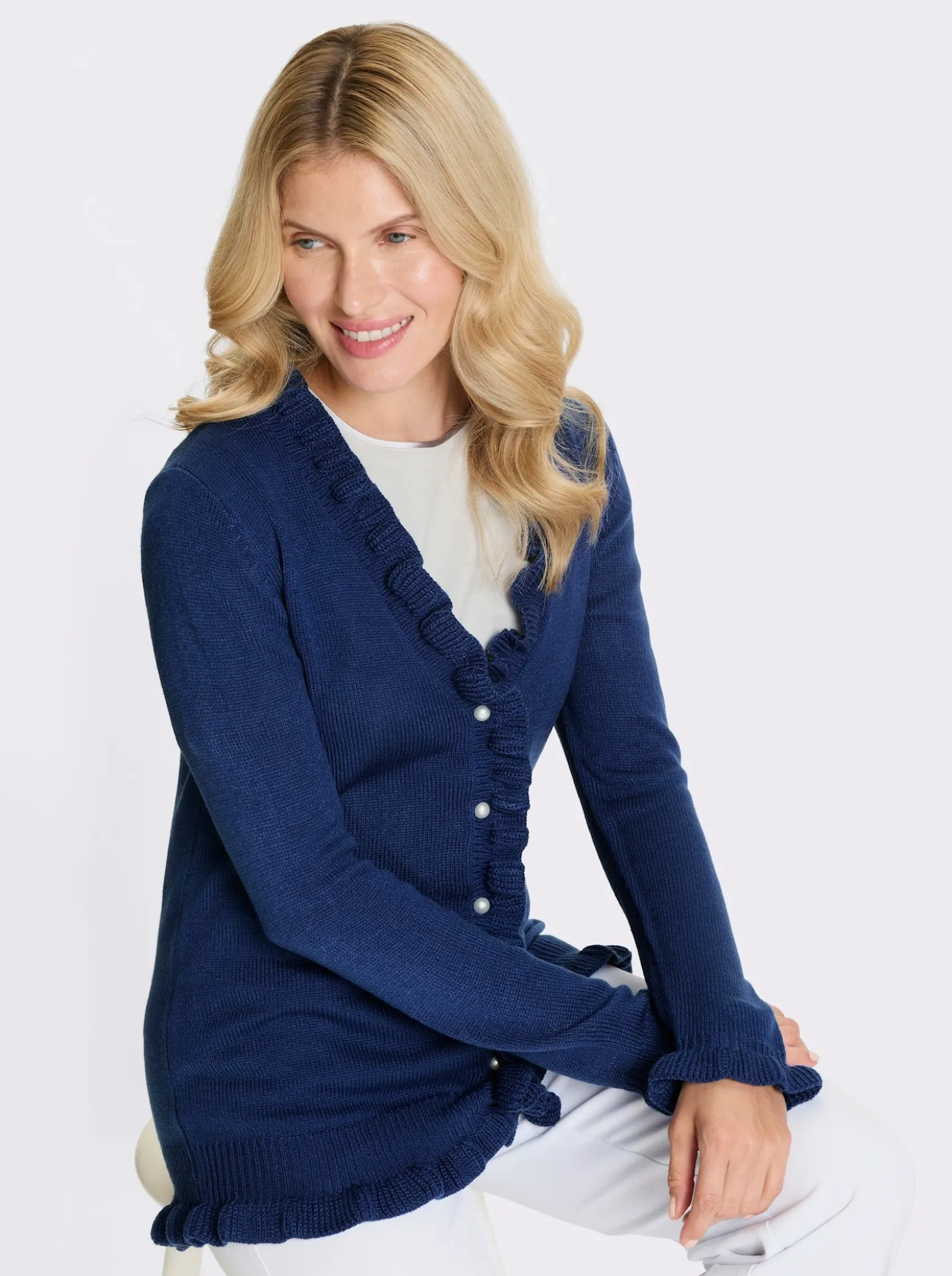Strickjacke mit Rüschen-Verzierung