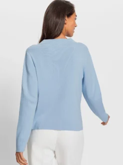 Strickjacke mit Schmuckknöpfen