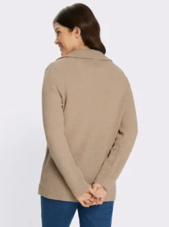 Strickjacke mit silberfarbigem Glanzgarn