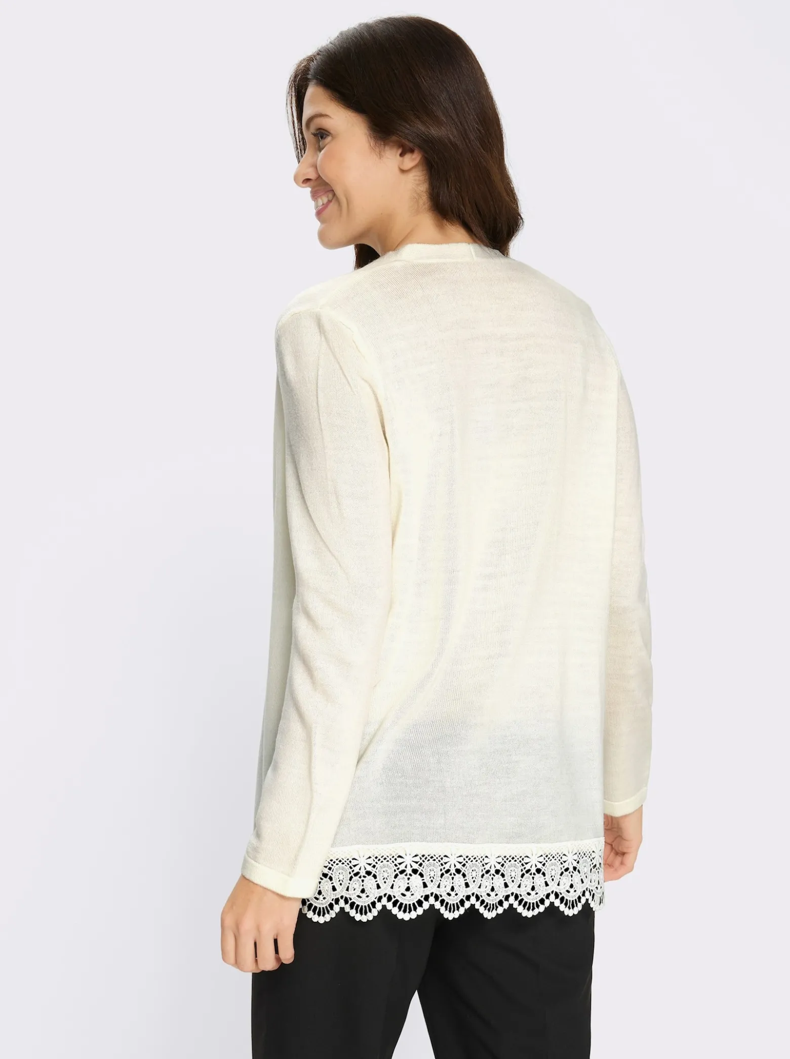 Strickjacke mit Spitze am Saum
