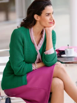 Strickjacke mit V-Ausschnitt
